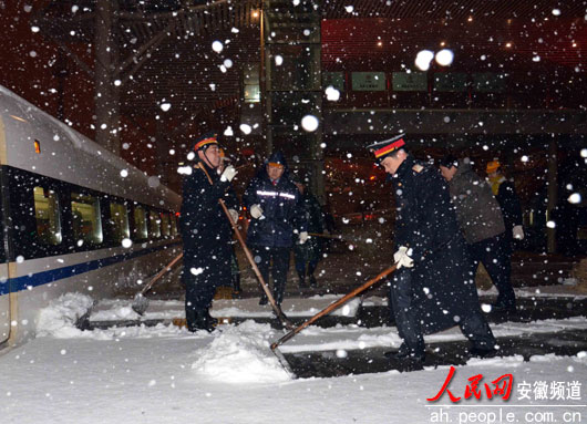受暴雪影响 上海铁路局高铁降速部分列车停运