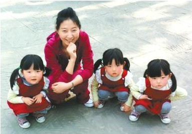 四川阆中癌症妈妈为三胞胎录20年后婚礼祝福