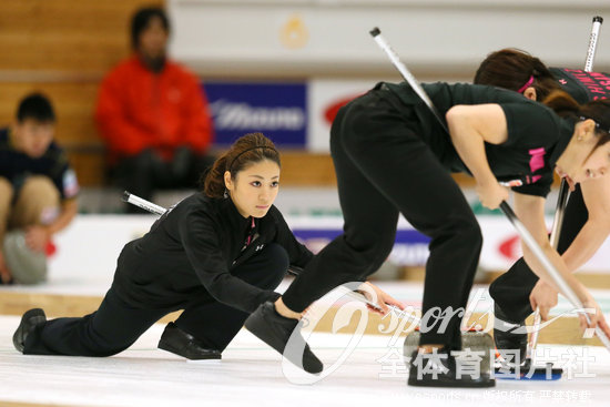 组图:市川美代领衔众美女<em>运动员</em>战日本<em>冰壶</em>锦
