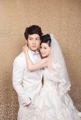 男神吴尊首出书《决定勇敢》太太孩子照片首