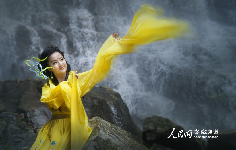 高清:<em>2013</em>燕子河大峡谷<em>寻找</em>最美<em>七仙女</em>模特