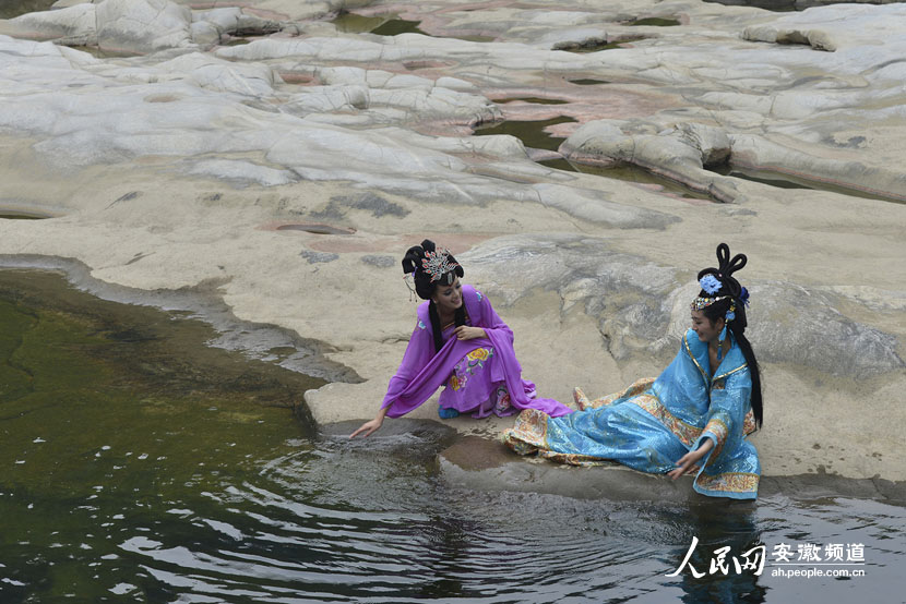 高清:<em>2013</em>燕子河大峡谷<em>寻找</em>最美<em>七仙女</em>模特
