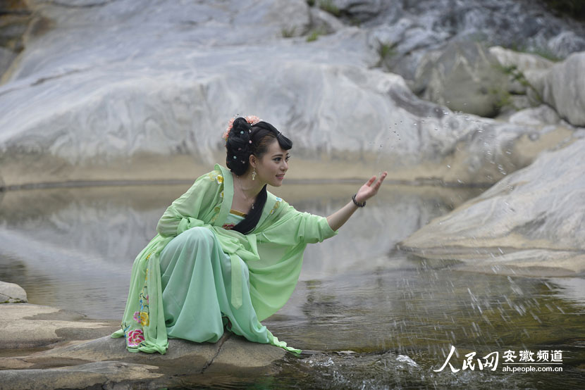 高清:<em>2013</em>燕子河大峡谷<em>寻找</em>最美<em>七仙女</em>模特
