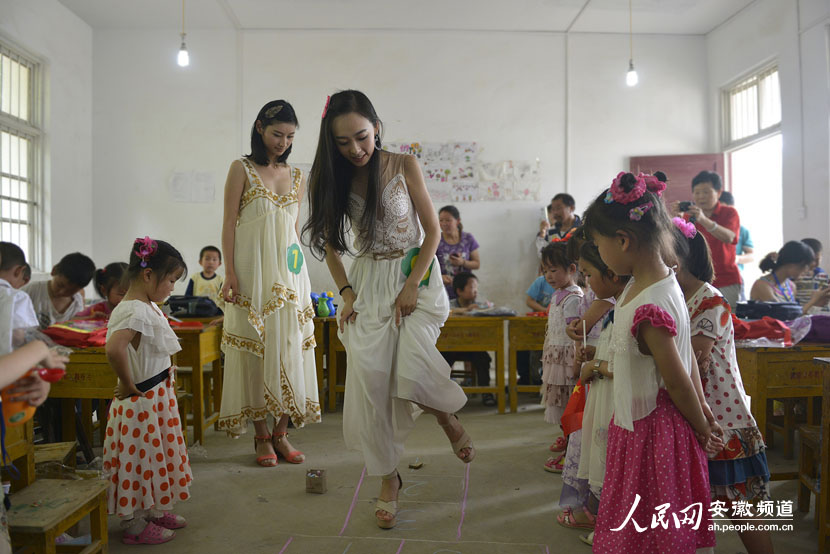 高清:<em>2013</em>燕子河大峡谷<em>寻找</em>最美<em>七仙女</em>模特