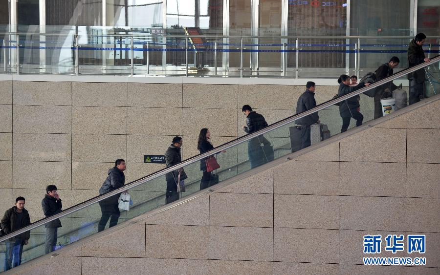 高清组图:客流高峰渐至 实拍各地全力备战春运