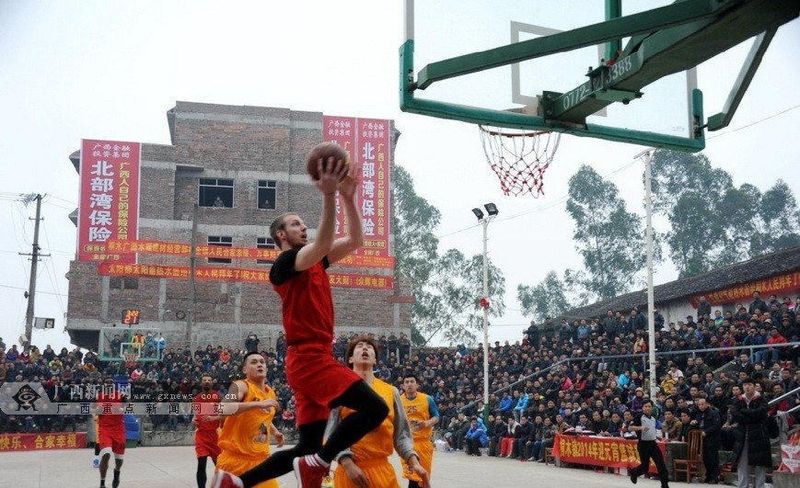 惊叹!中国乡村篮球比赛重金聘请NBA外援(组图