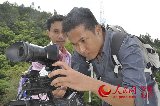 缅甸电视台到岳西采访拍摄