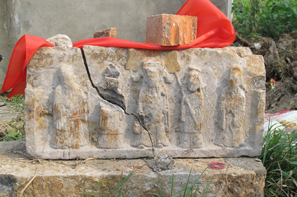 肥东县发现清代人物石雕