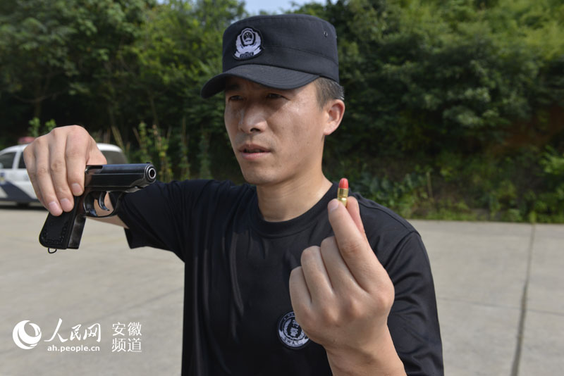 铜陵特警进行武器对抗实战 提升反恐能力(组图
