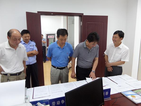 黄山市司法局到肥东考察司法行政实体服务平台建设