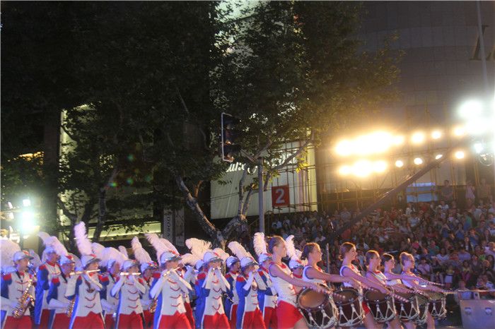 金寨花车亮相2014上海旅游节开幕式