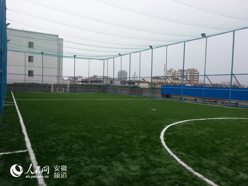安徽阜阳市中心现空中足球场 系现役运动员所
