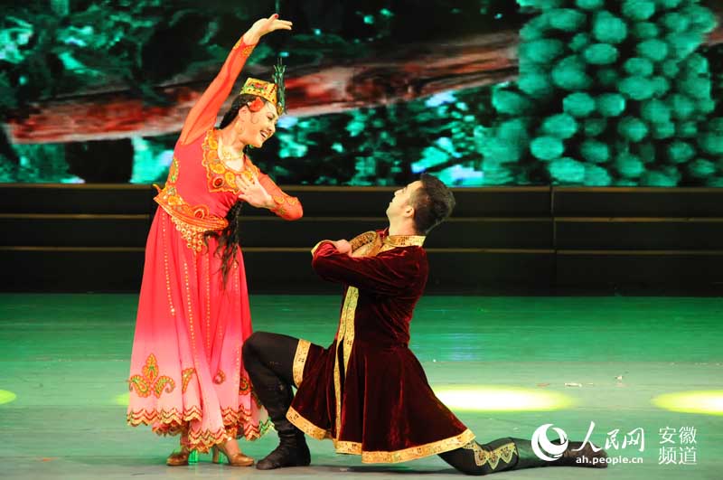 新疆维吾尔族舞蹈《阿图什舞·盘子舞》