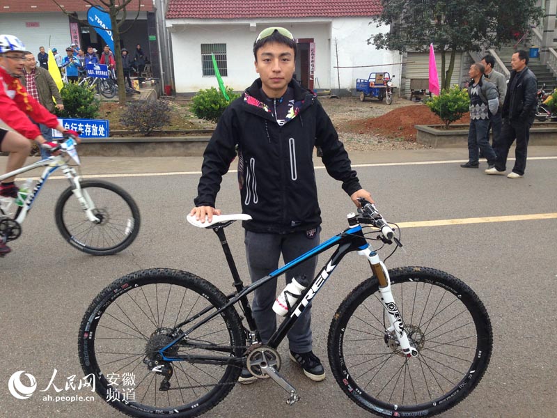 安徽广德举办自行车赛 惊现7万元天价自行车