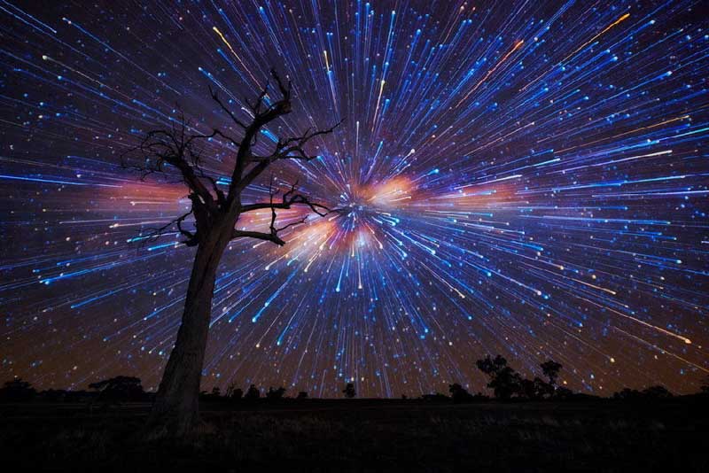 摄影师拍摄夜空星轨图 绚丽如万花筒