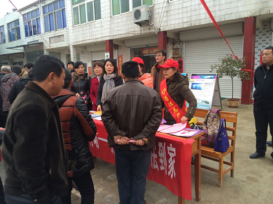 来安县妇联深入雷官镇开展科技赶集下乡活动