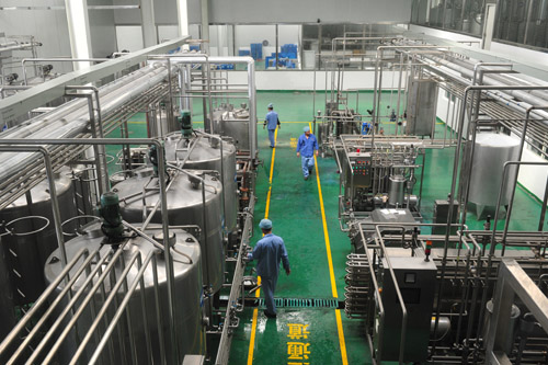 整洁干净的现代化乳品加工厂