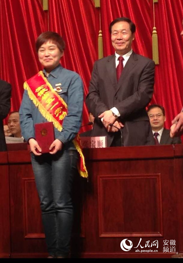 安徽省委书记张宝顺与受表彰者亲切合影