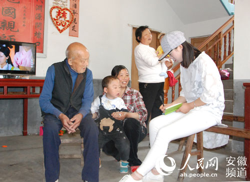 探访中国最美乡村百岁老人