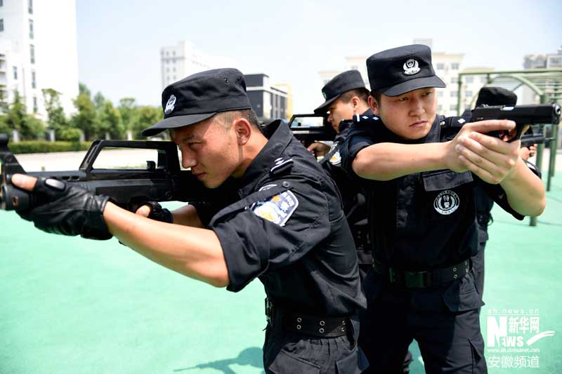 安徽亳州:公安特警反恐演练挥汗如雨