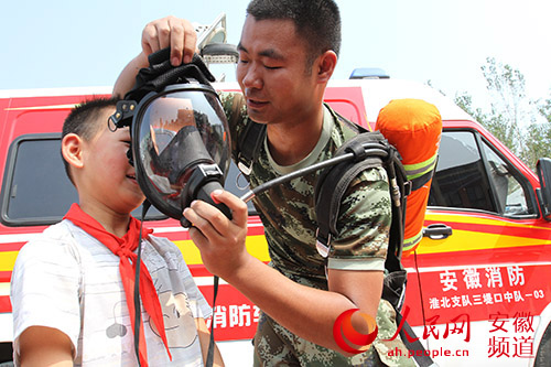 安徽淮北:消防牵手留守儿童 助力孩子安全成长