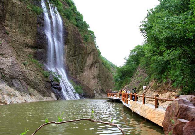 十六个景区:大别山风情谷景区