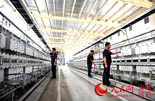 安徽庐江:新能源电动车锂电池生产线投产