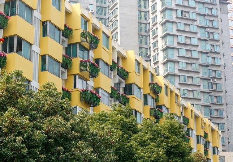 杭州老房子变身花园洋楼 彩绘美女搬上墙--安