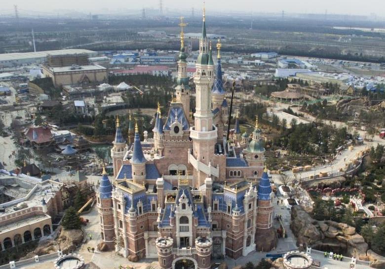 上海迪士尼门票今日开售 奇幻城堡已露真容