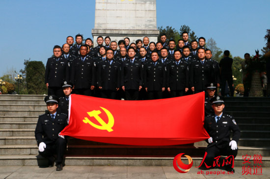 清明节前霍邱县公安局组织开展革命传统教育活