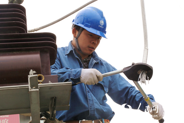 利辛县供电公司:设备技改 保冬峰可靠用电