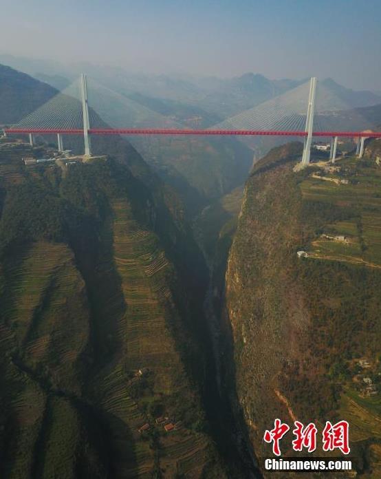 世界第一高桥建成通车距江面高差565米