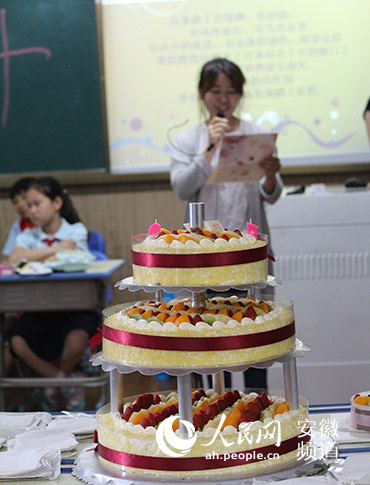 合肥市翡翠学校:300小学生集体过十岁生日