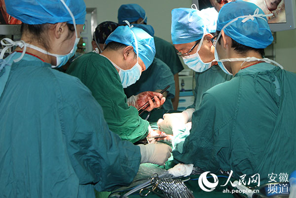 安徽省立医院同时完成两例捐献肺移植手术 器