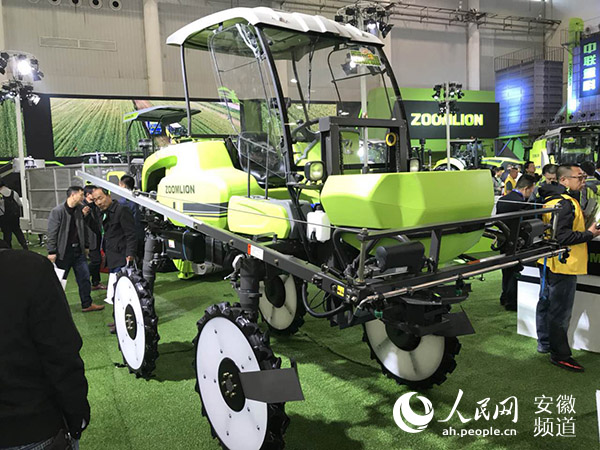 芜湖50款现代农机亮相武汉国际农机展