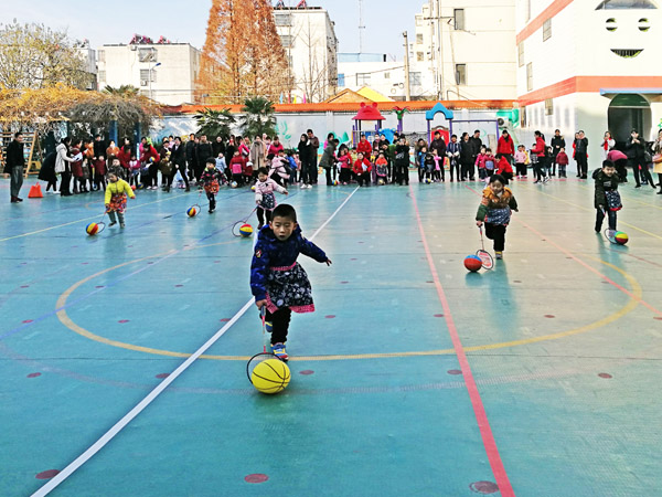 长丰县直属机关幼儿园举行2017年亲子趣味运