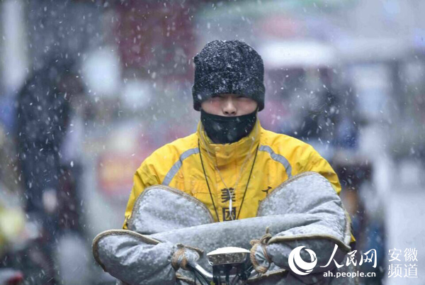 安徽亳州迎2018年第一场雪 明日最低气温降至