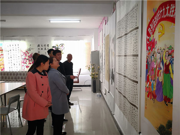 利辛县举办乡村振兴书画剪纸艺术展