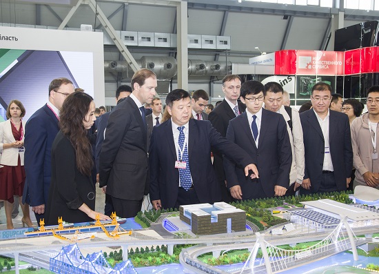中国高铁全产业链集体亮相俄罗斯