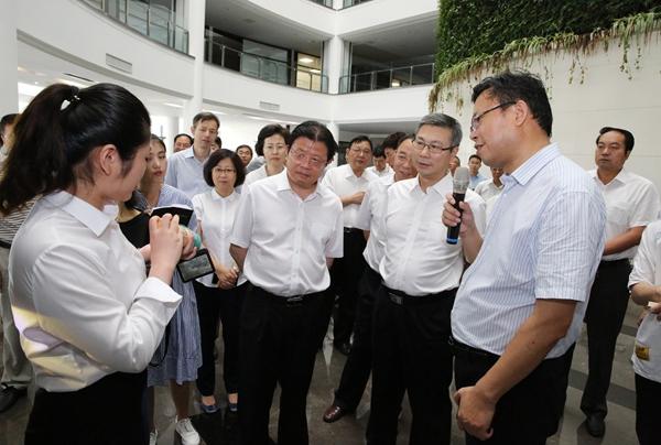 陈冰冰率安庆市党政代表团在江苏海安学习考察