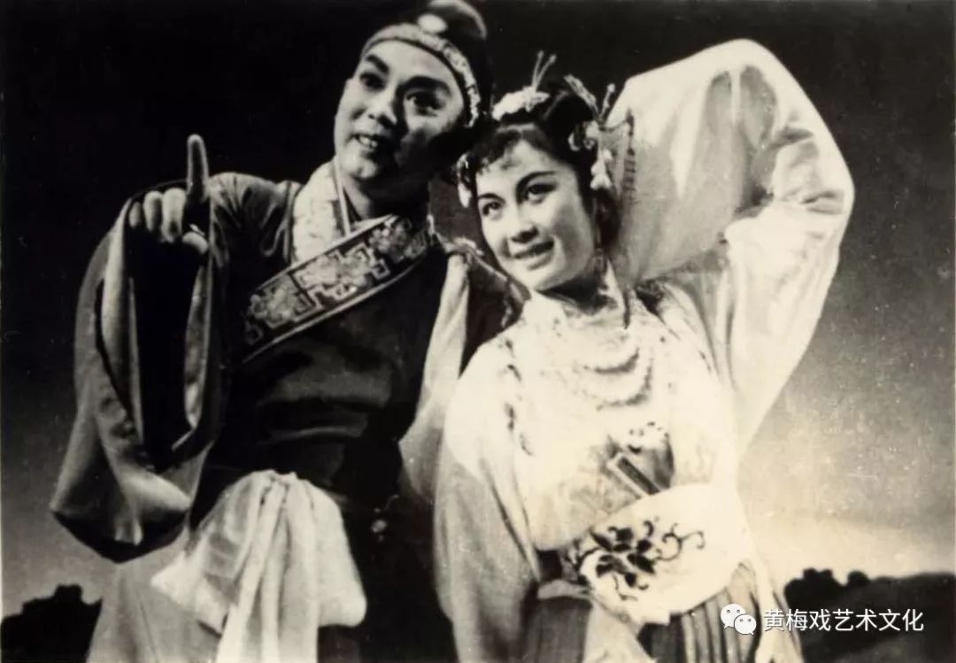 《黄梅戏起源》专著由中国戏剧出版社出版发行