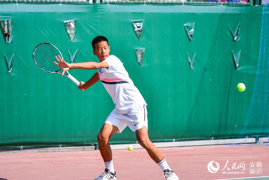 安徽省运会:真人版网球小子上演 一个字叫酷