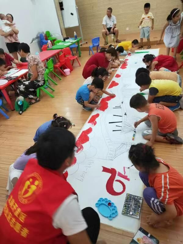 合肥瑶海区琥珀社区开展亲子绘画活动