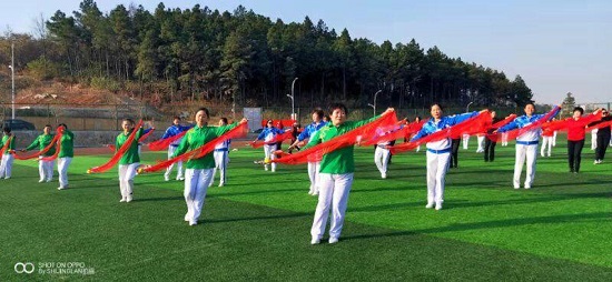 望江老体协举行千人健步走大联动活动