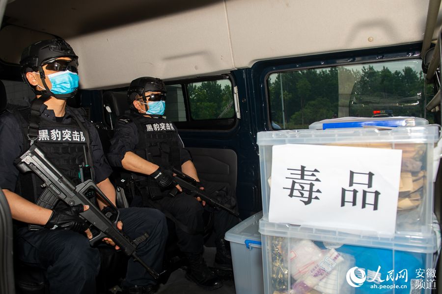 特警全程押解毒品 合肥市公安局供圖