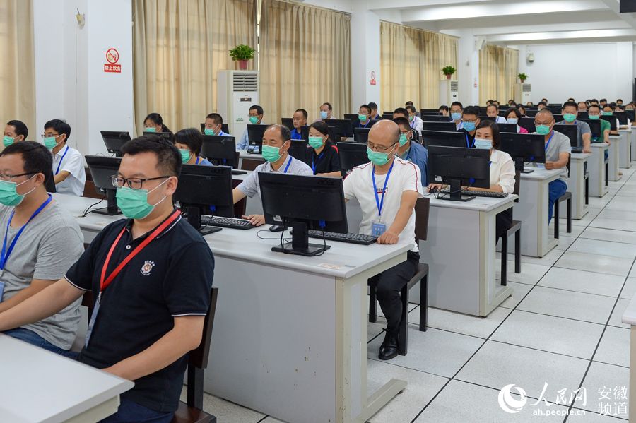 探訪安徽高考評卷現場：主觀題實行“雙評制”【2】