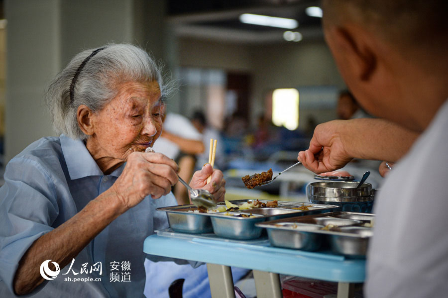 安置點內最年長老人胡益玲今年已經95歲。苗子健攝