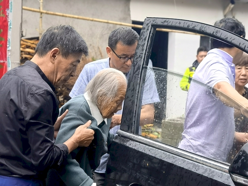 安徽宣城:逆“风”而行战“烟花”