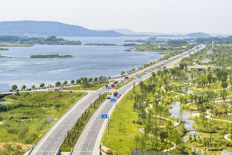 安徽2020年度“十大最美普通國省干線公路“之一的滁州市S204銅城至冶山一級公路。  安徽省交通運輸廳供圖