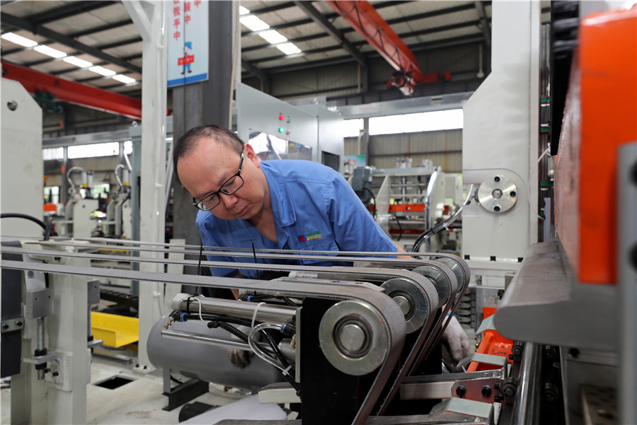 9��7�գ��ڰ���ȫ�����ÿ�������������һ��װ��������ҵ�ӹ�������������ߡ������